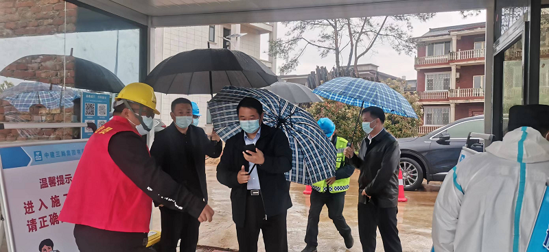 集團(tuán)公司黨委委員、副總經(jīng)理羅輝赴西二環(huán)高速項(xiàng)目檢查疫情防控及項(xiàng)目推進(jìn)工作